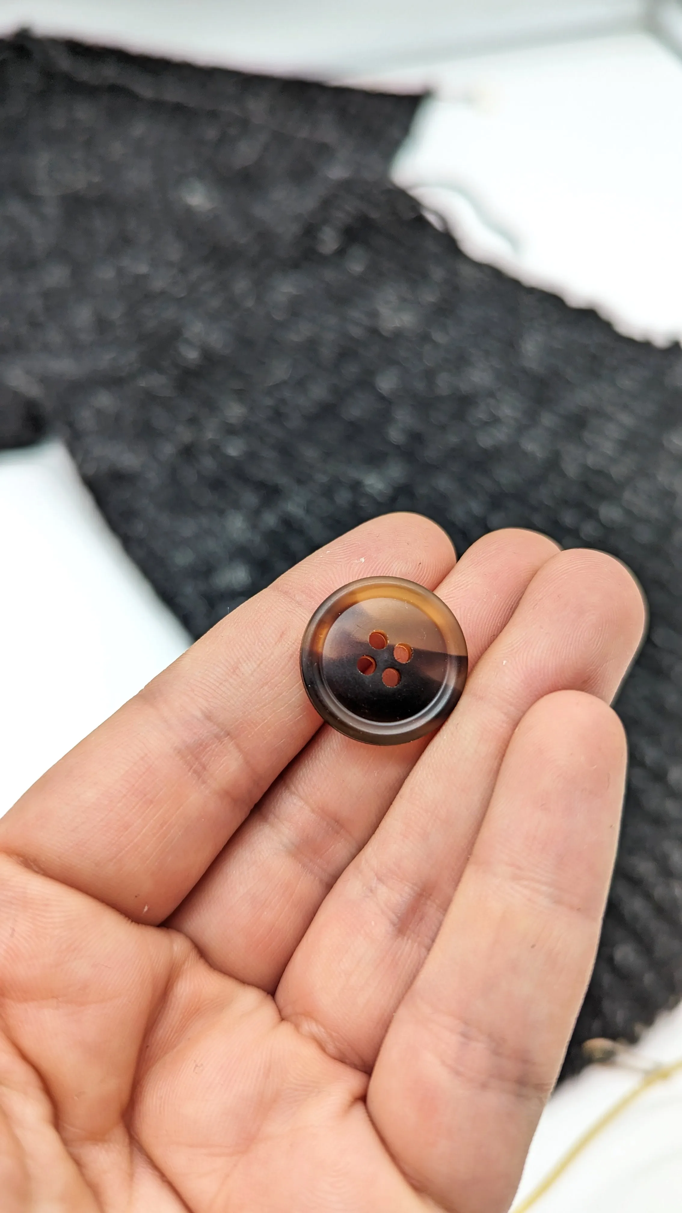 Knopf honigbraun aus Galalith in Hornoptik,  15 mm, 20 mm, 23 mm