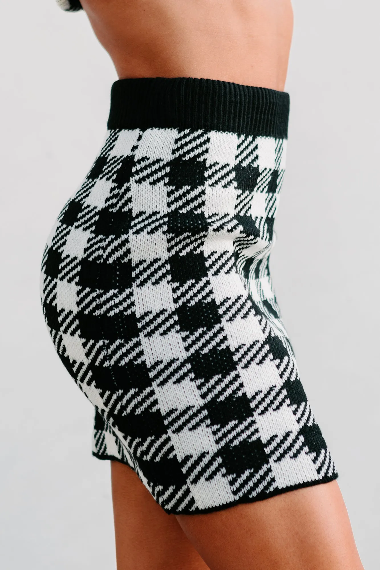 No Doubts Plaid High Waisted Knit Skirt (Black)