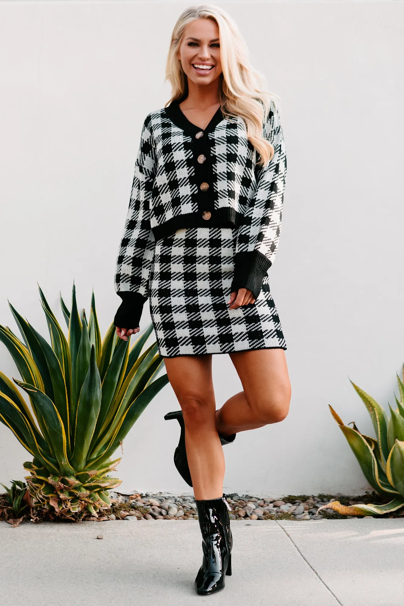 No Doubts Plaid High Waisted Knit Skirt (Black)