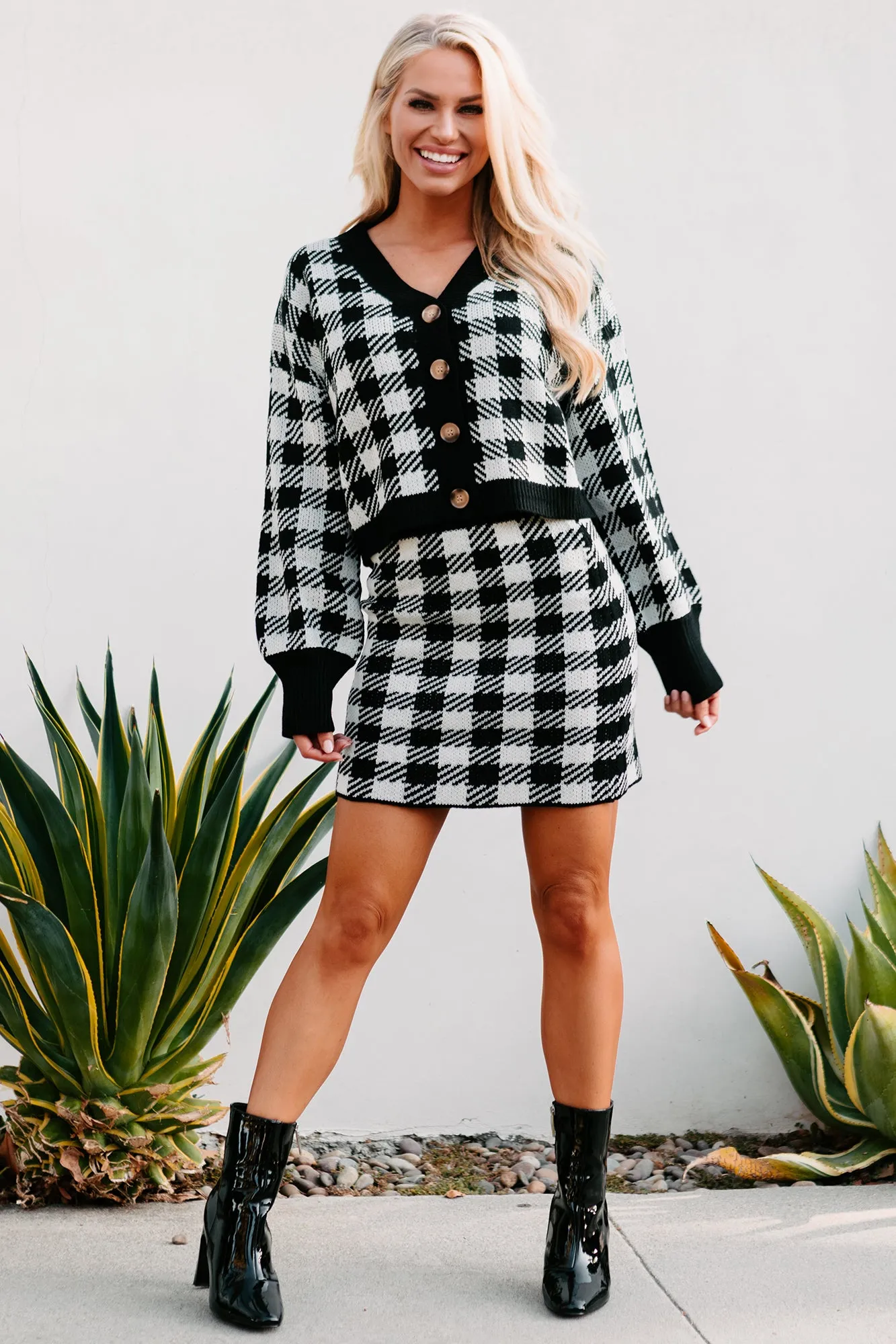 No Doubts Plaid High Waisted Knit Skirt (Black)